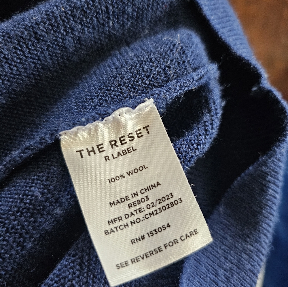 The Reset R Label 100% Wool Navy Blue V-Neck Preppy Oversized Sweater Sz XS- M - Picture 9 of 9